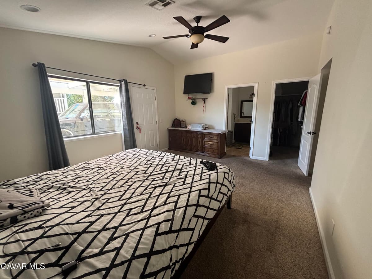 37063 Waterman Avenue — photo 5