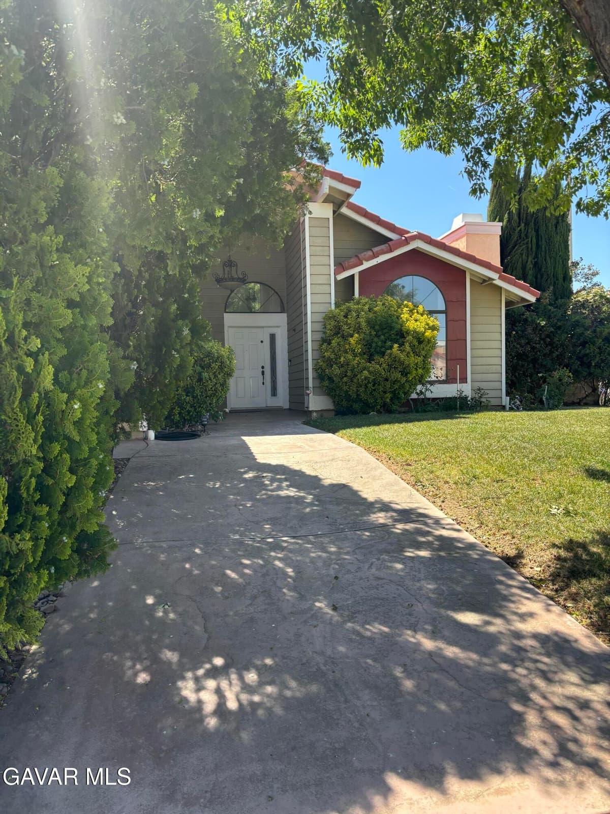 37063 Waterman Avenue — photo 2