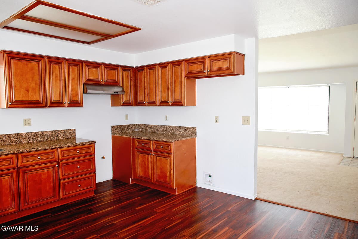 567 E Avenue J9 — photo 3