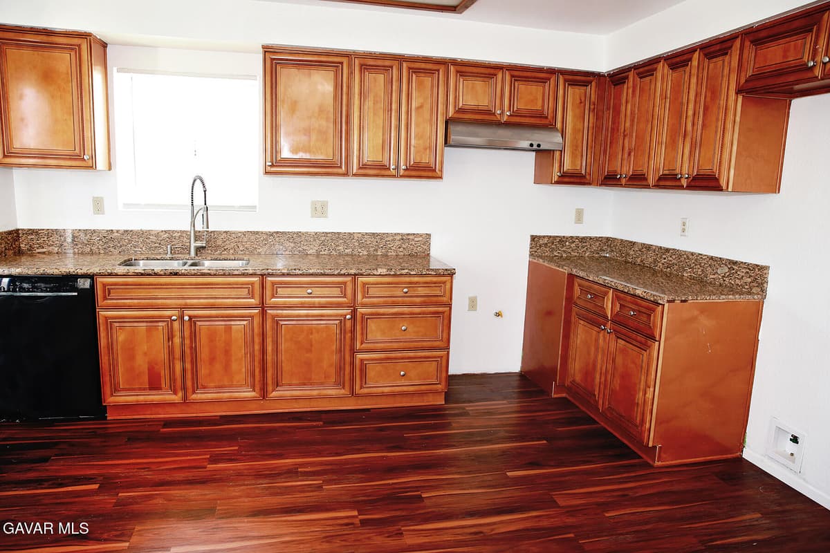 567 E Avenue J9 — photo 4