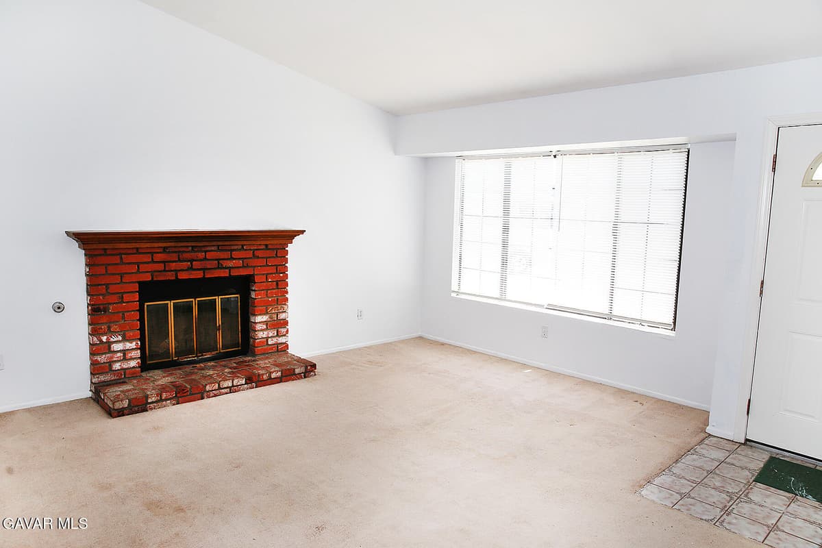 567 E Avenue J9 — photo 2