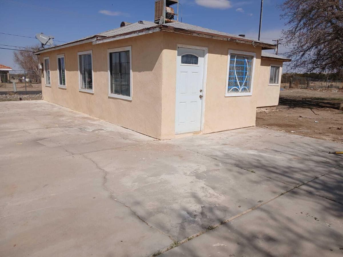 11028 E Avenue R — photo 8