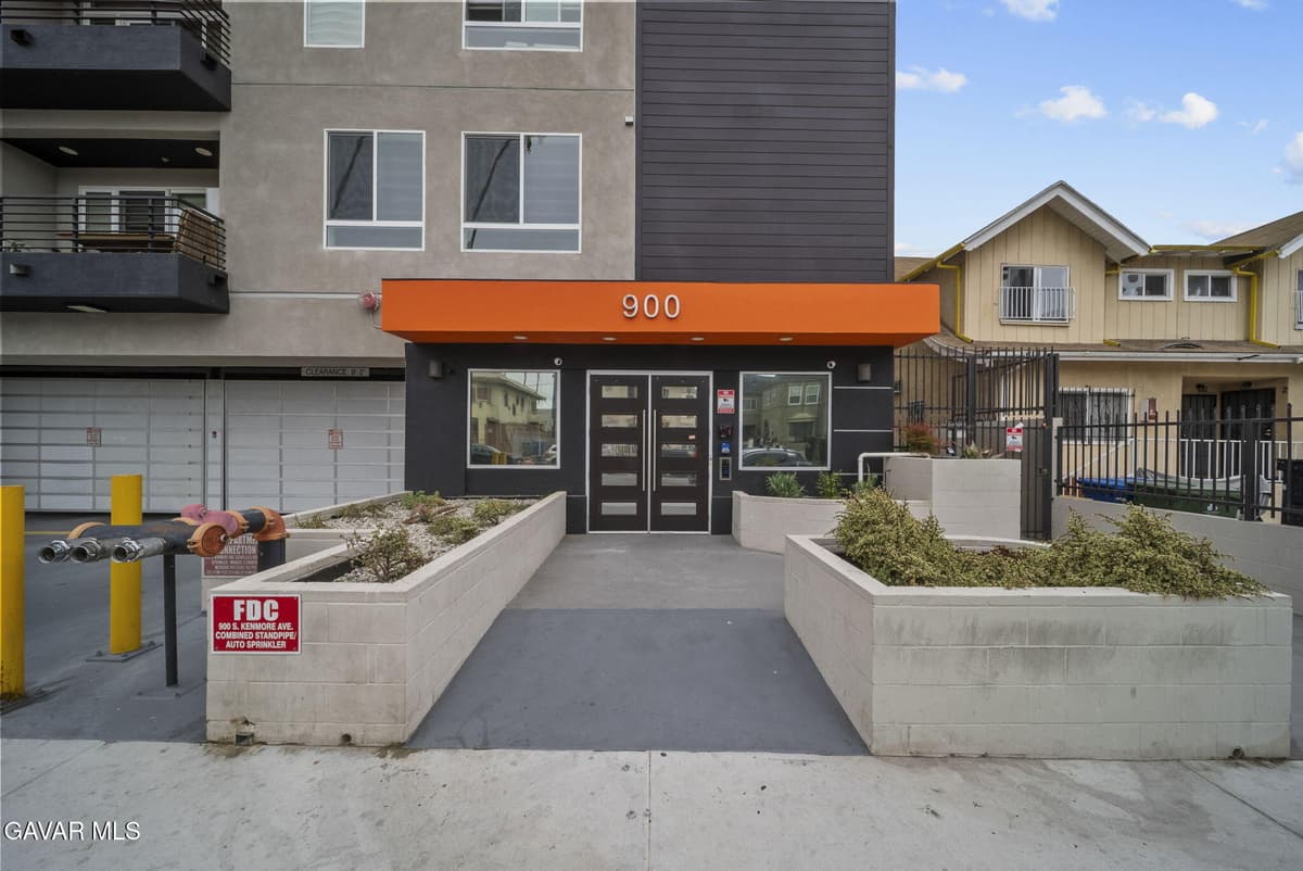 900 S Kenmore Avenue