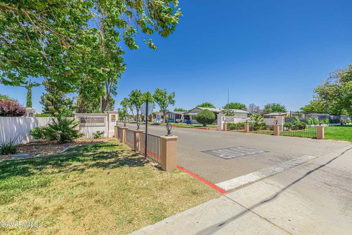1301 E Avenue I