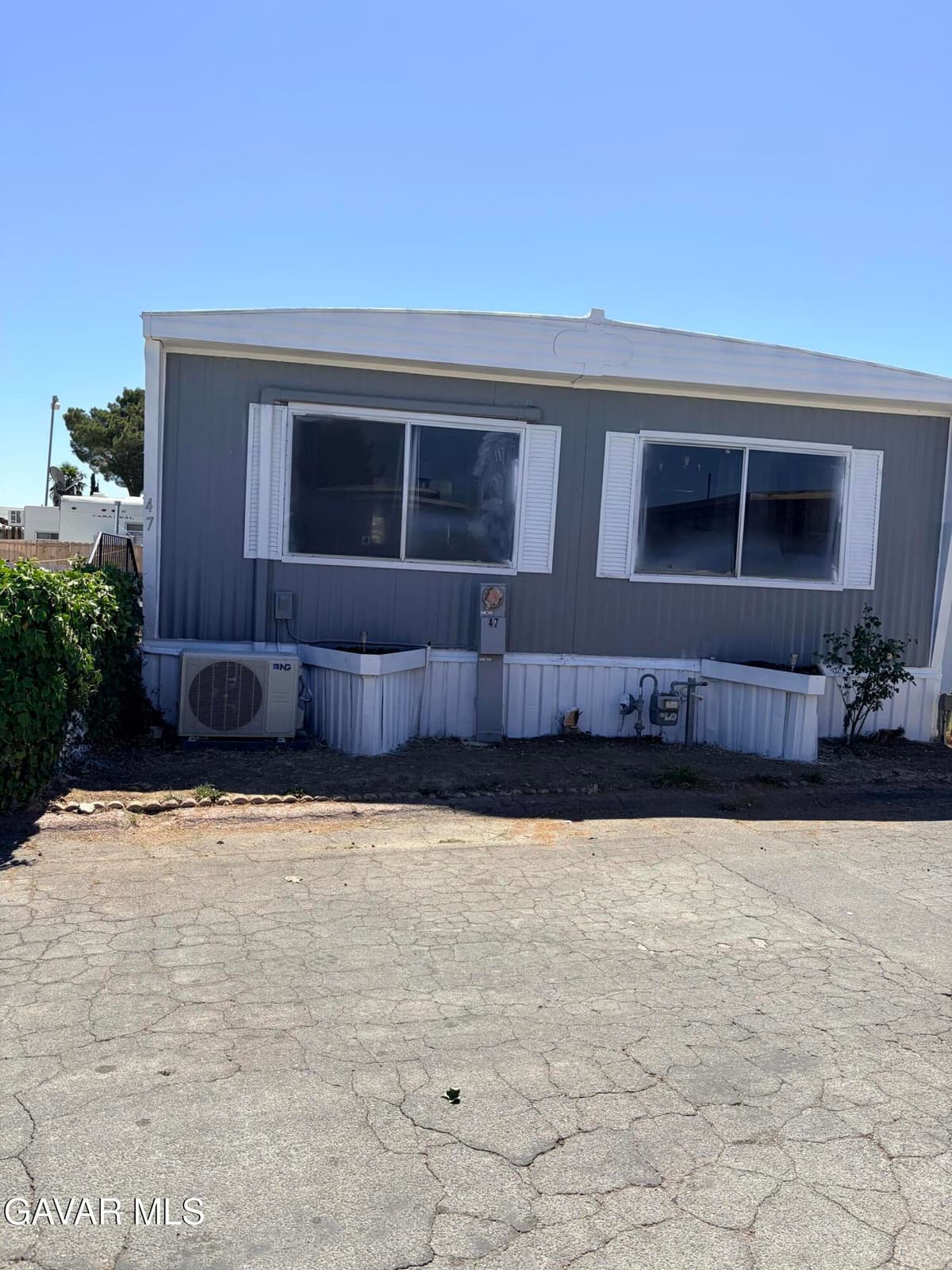 2059 E Avenue I