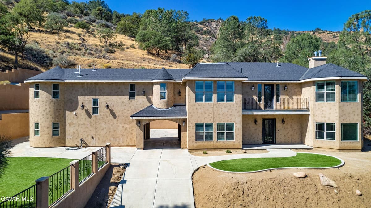 21824 Sunnybrook Drive