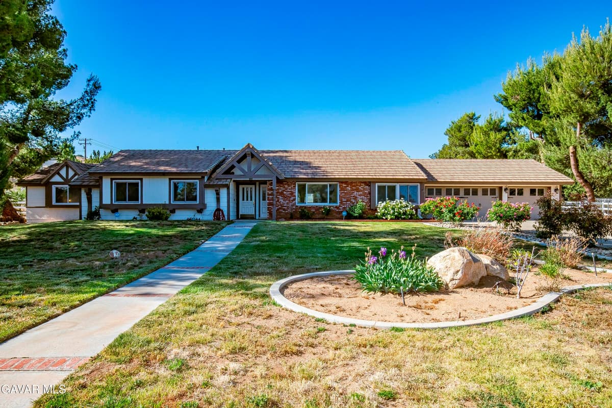 3621 Silver Spur Lane