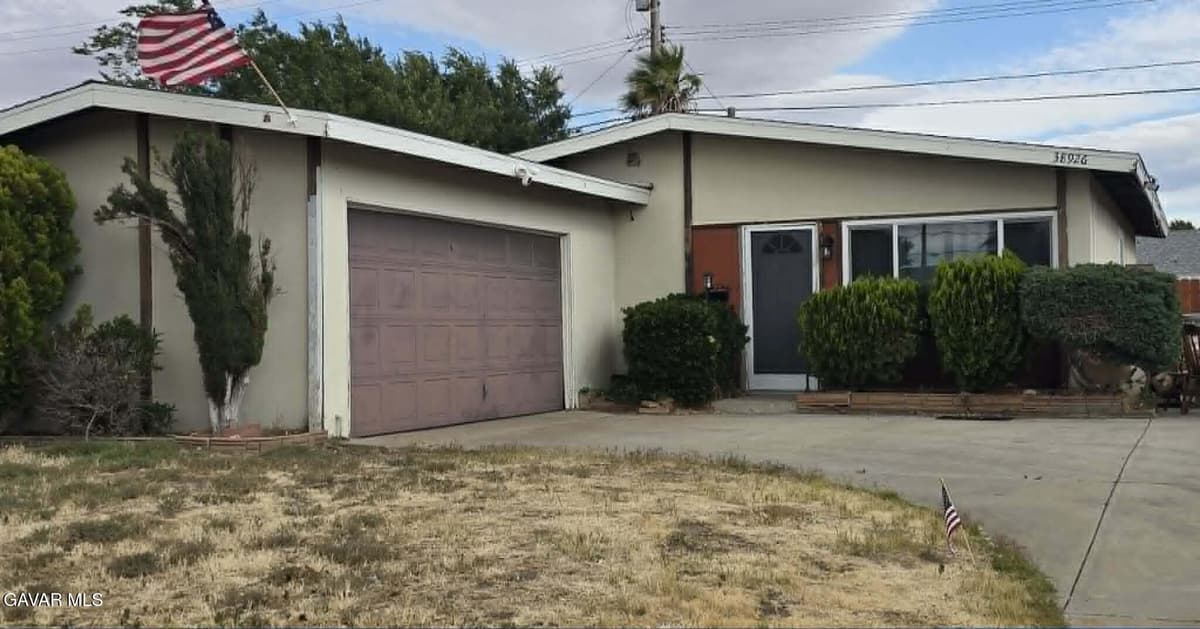 38926 Foxholm Drive