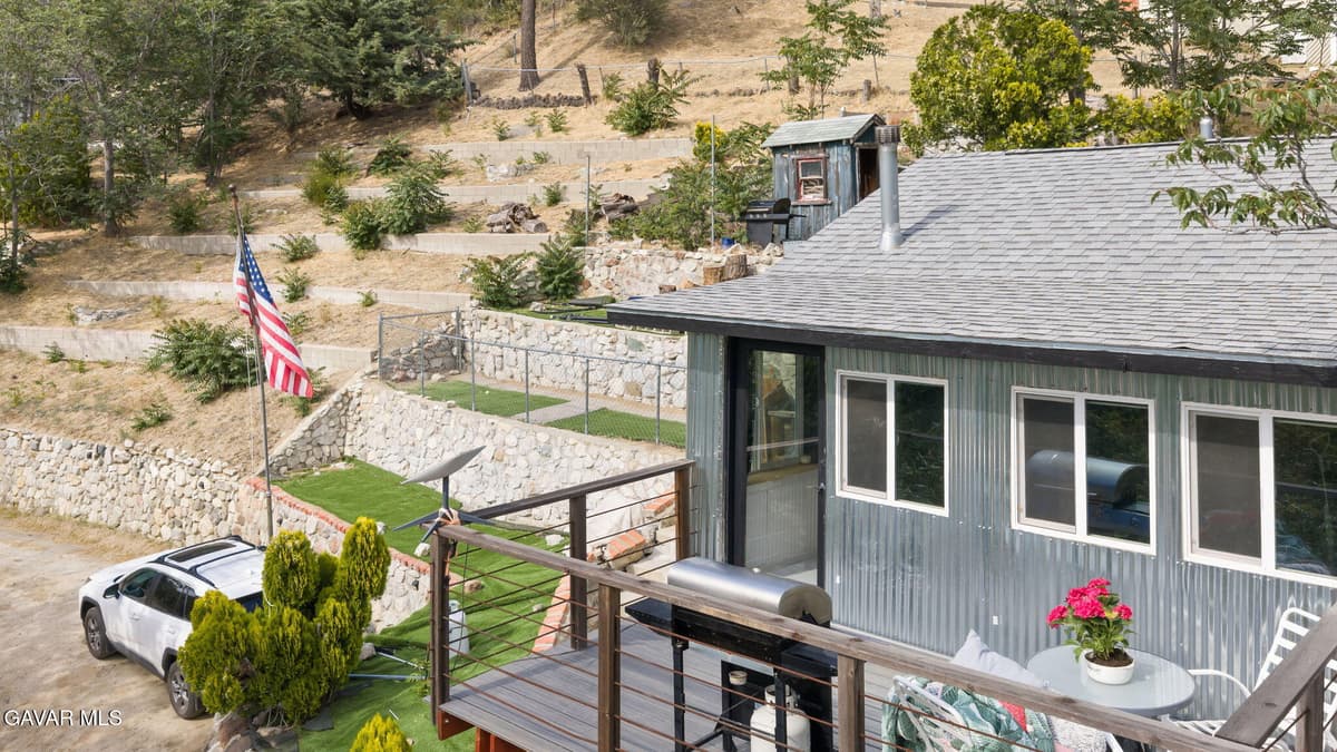 17601 Lone Pine