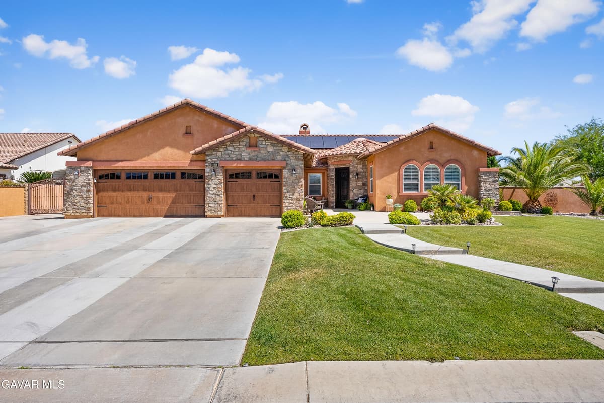 3035 W Avenue M5