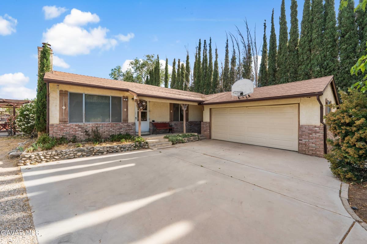 10042 E Avenue S12