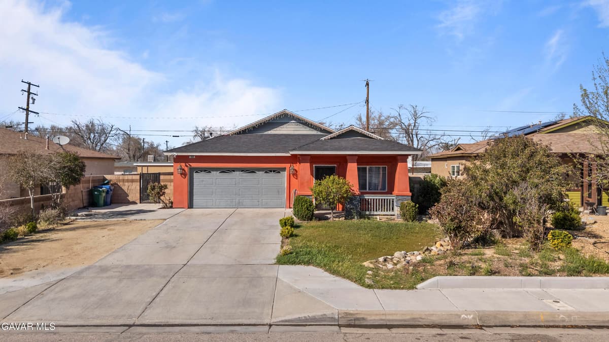 1329 W Avenue I