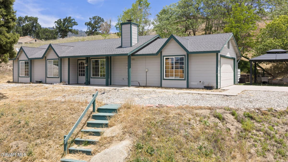 23500 Lakeview Drive