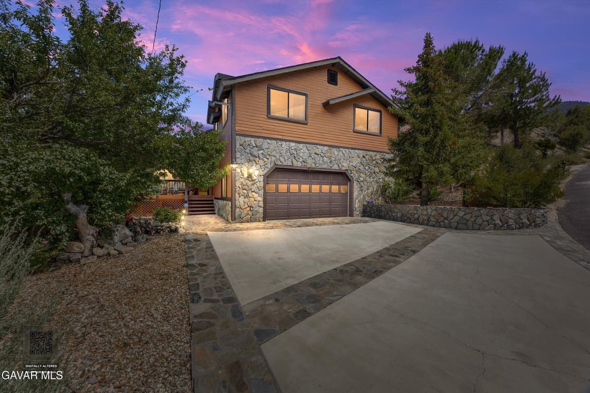 2100 Saint Bernard Drive