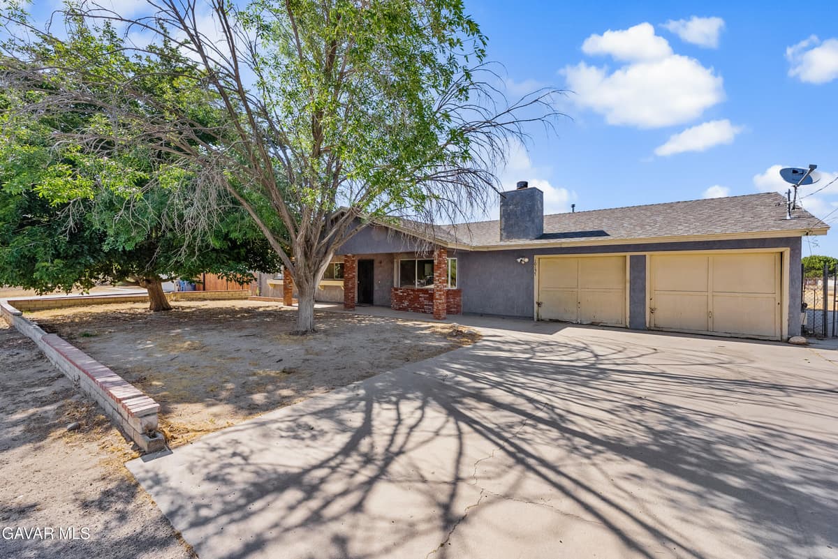 10157 E Ave R 8