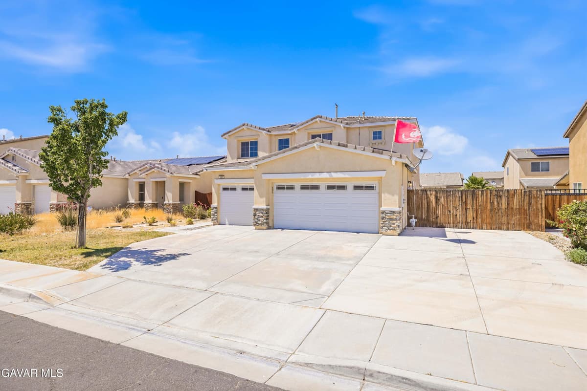 3307 Gemstone Avenue