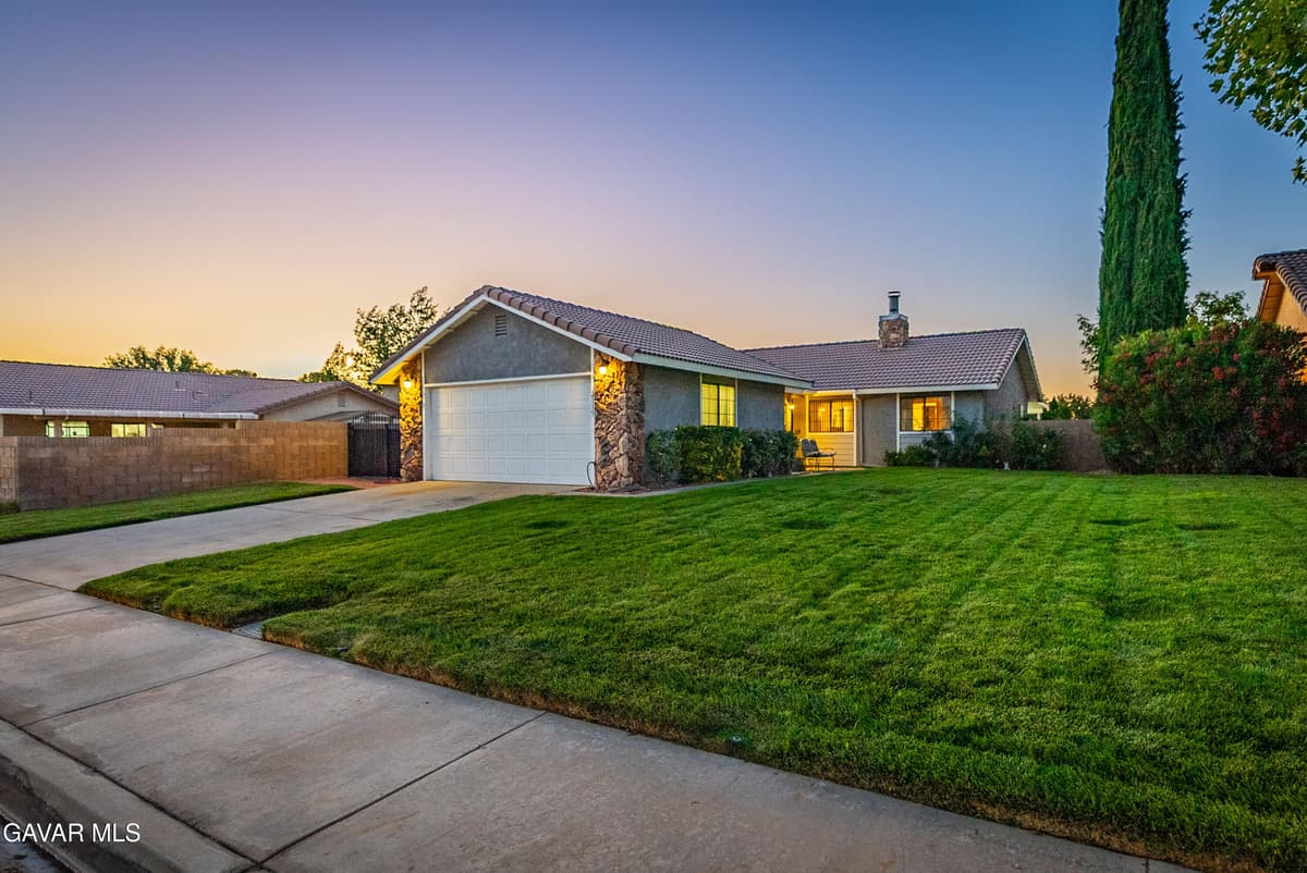 2115 W Avenue K-14