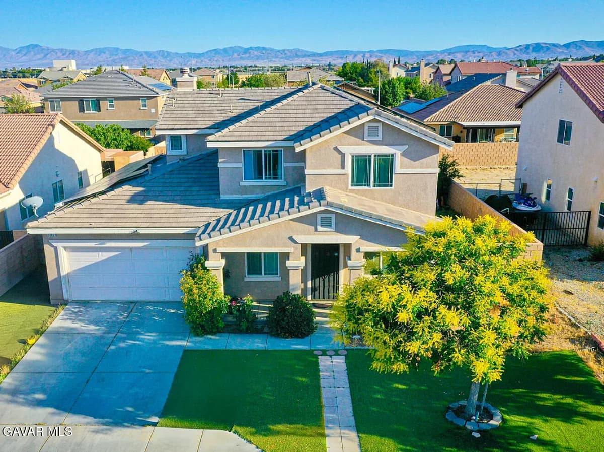 3102 Topaz Lane