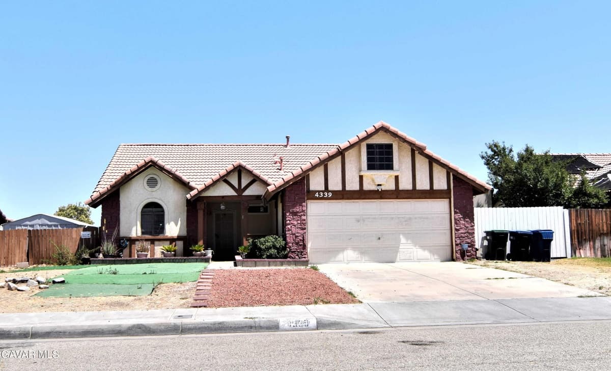 4339 E Avenue Q11