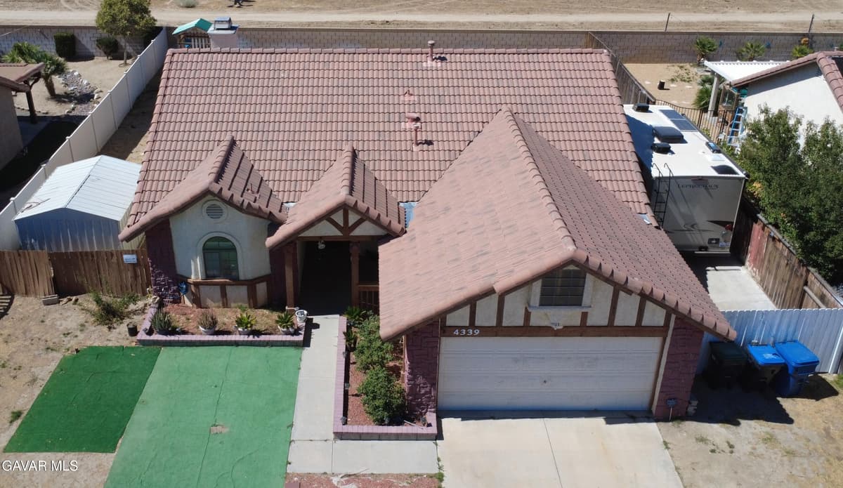 4339 E Avenue Q11