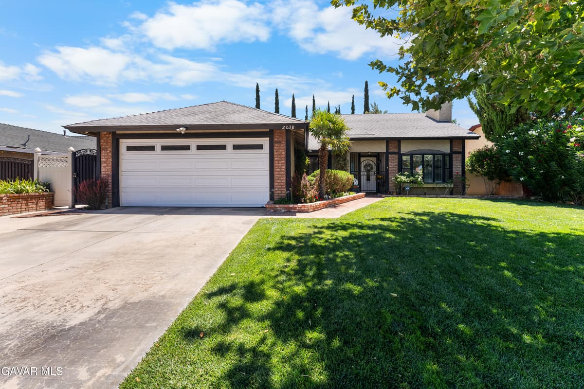 2038 E Avenue R12
