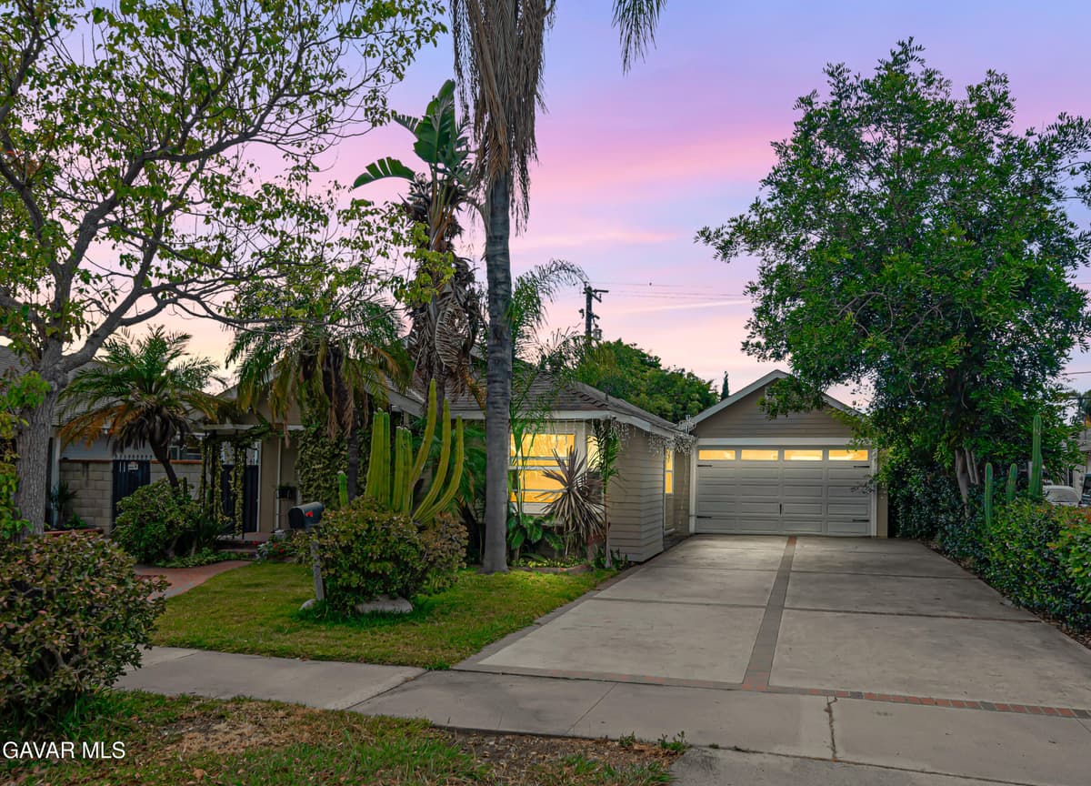 3419 Dakota Street