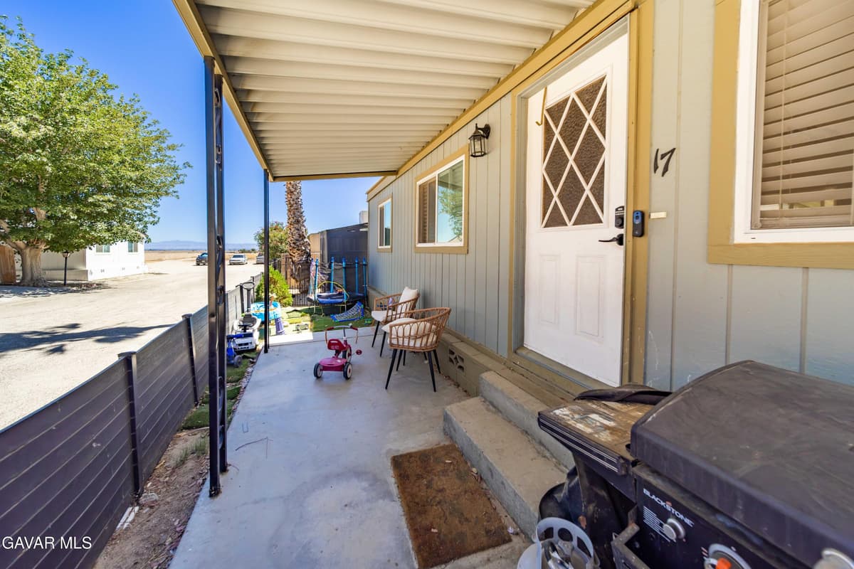 4568 W Rosamond Boulevard