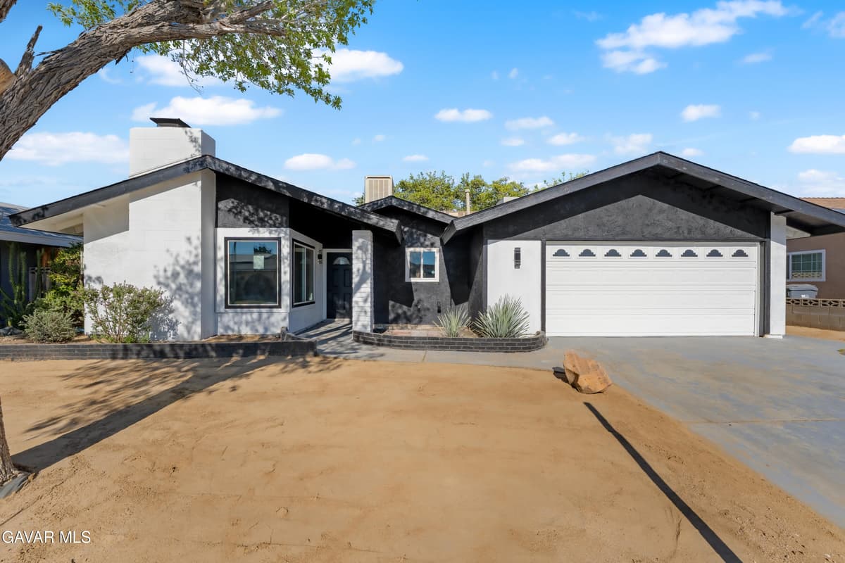 44934 Hanstead Avenue