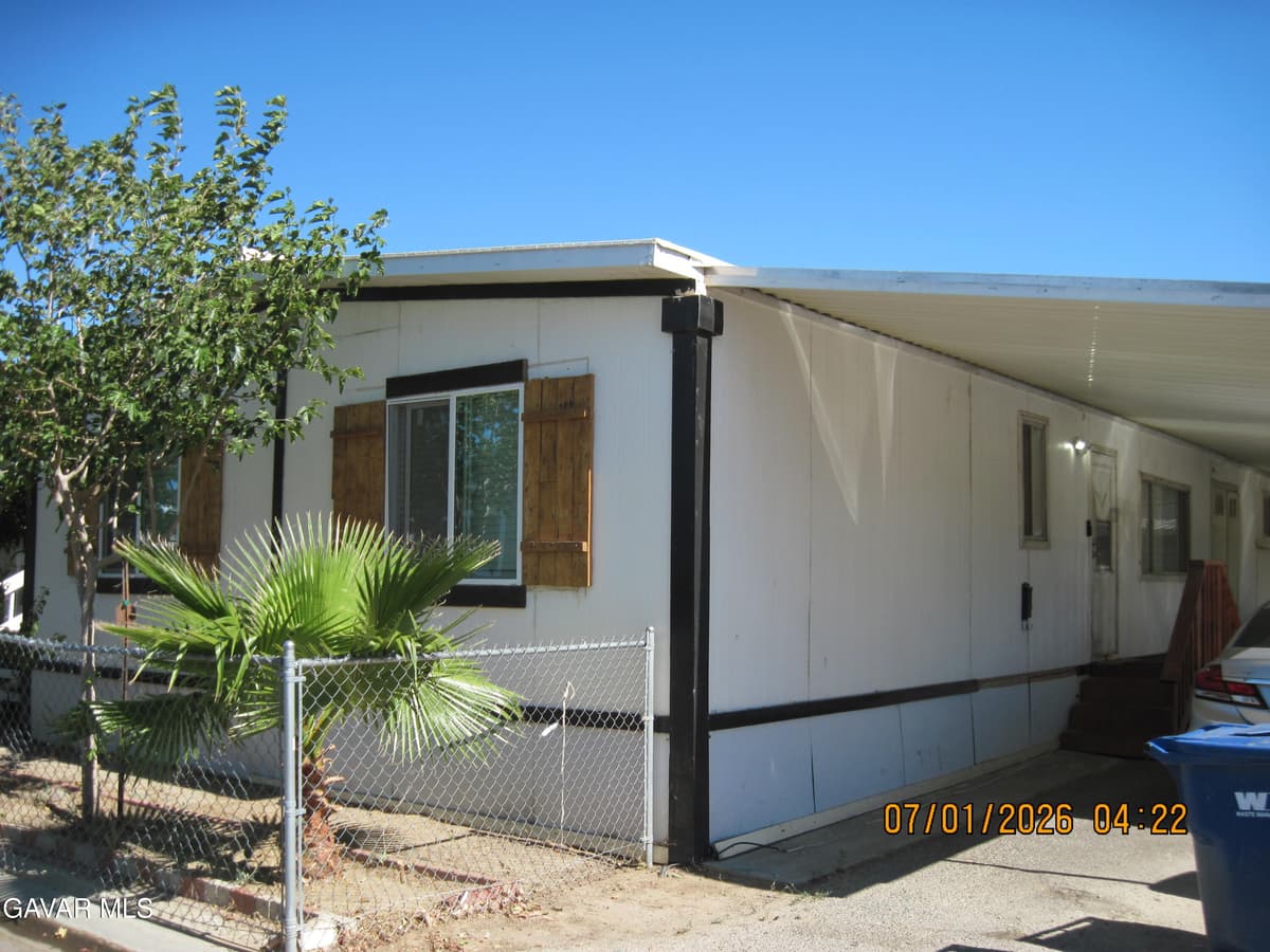 1301 E Avenue I