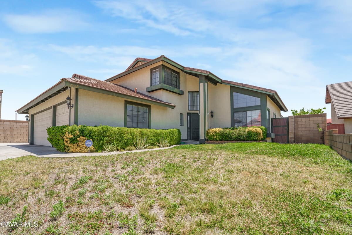 2102 Redrock Court