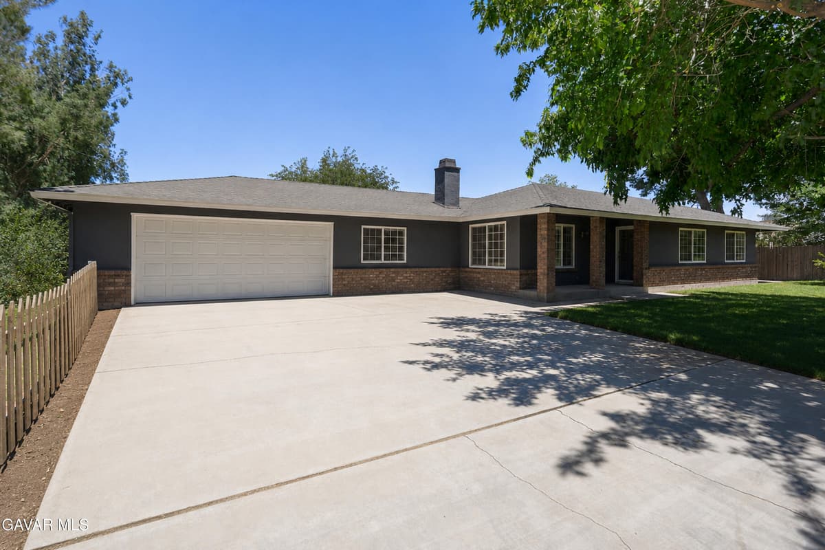10755 E Ave R 10