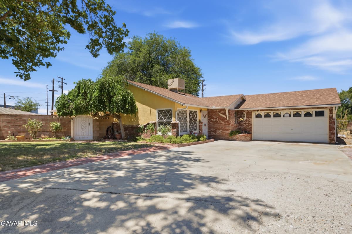 1222 West Avenue J15