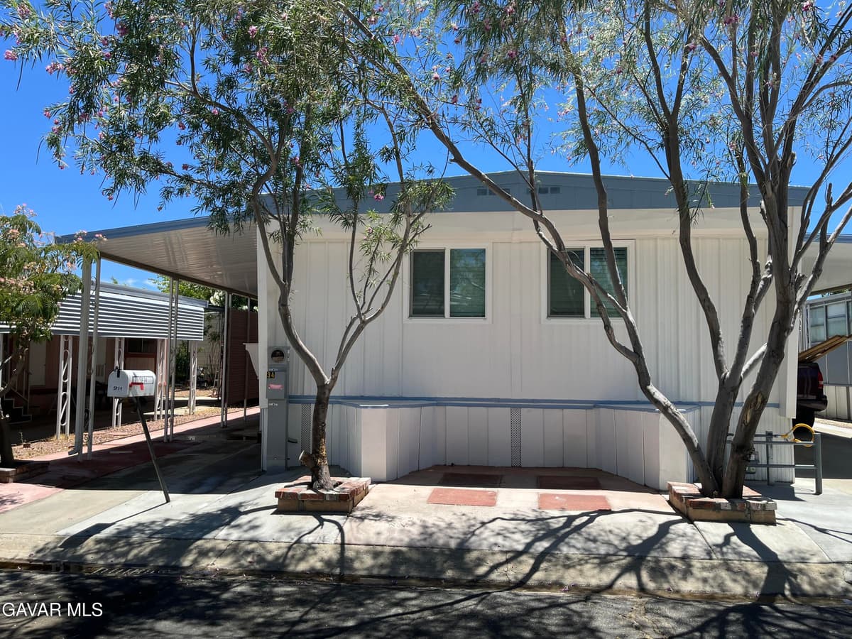 2550 E Avenue I