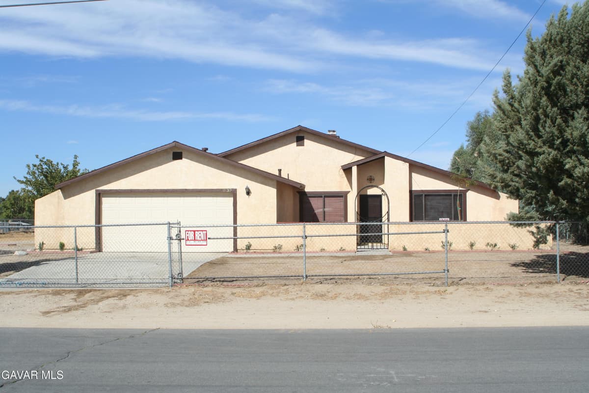 10133 E Avenue R8