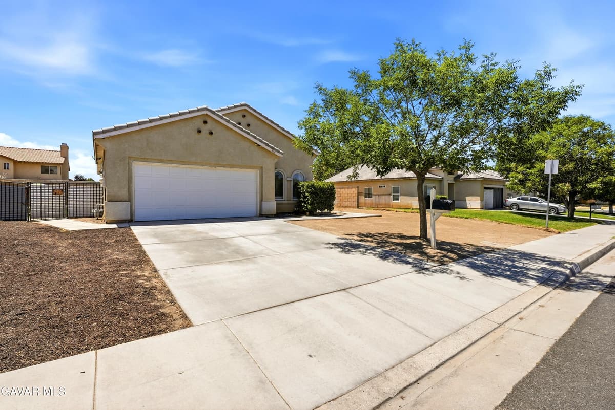 418 E Avenue J7