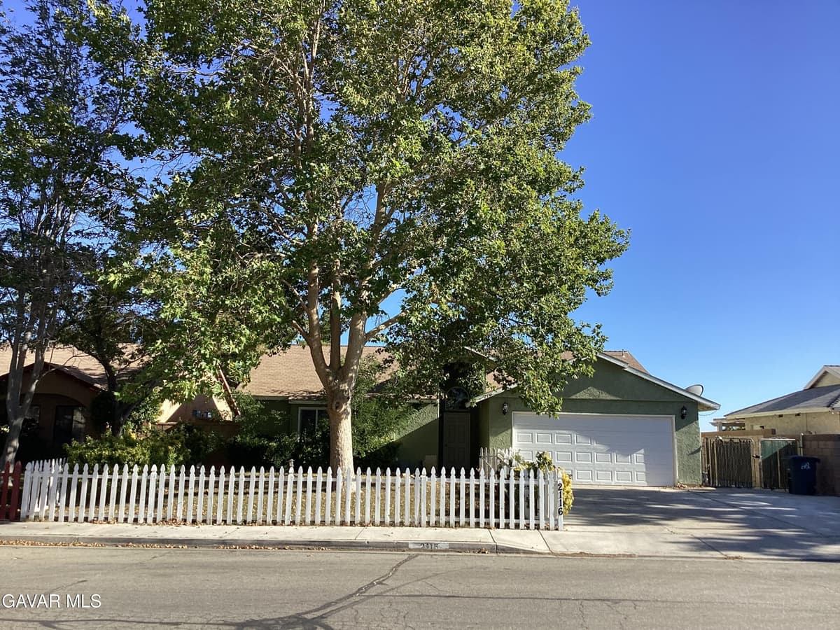 2116 Phlox Avenue