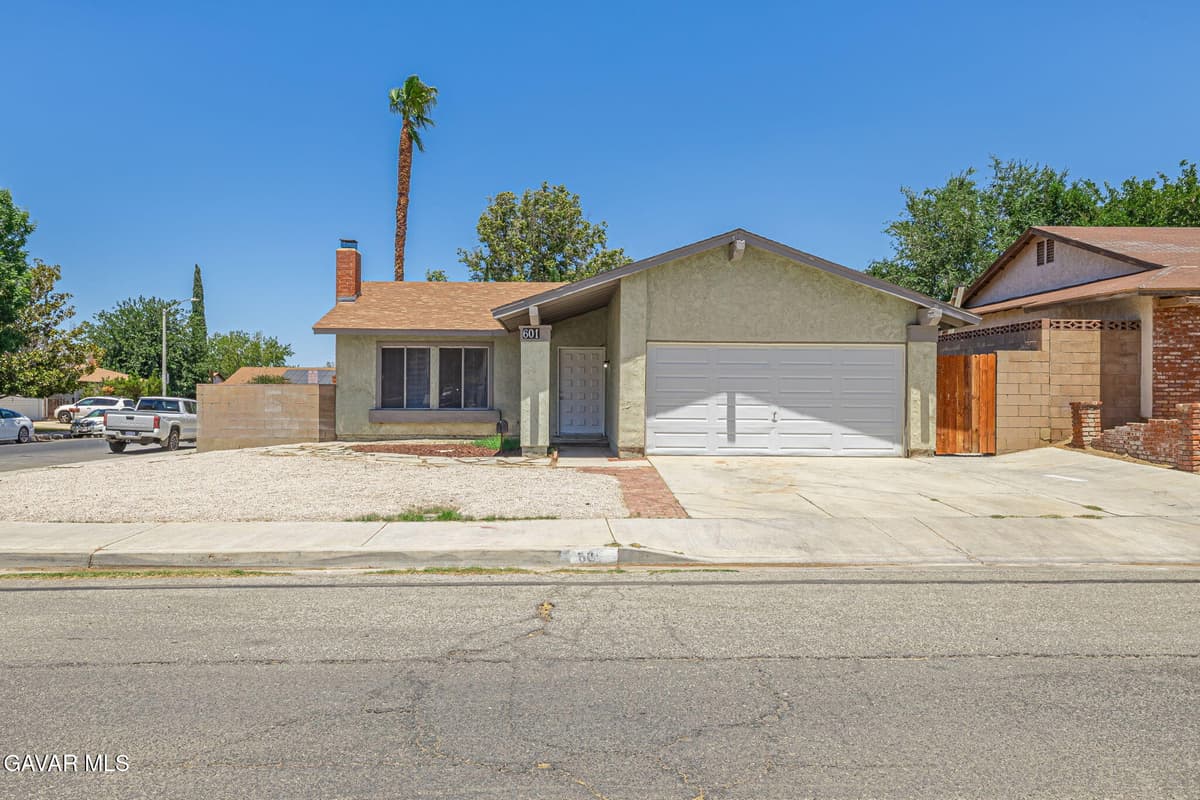 601 Curve Circle