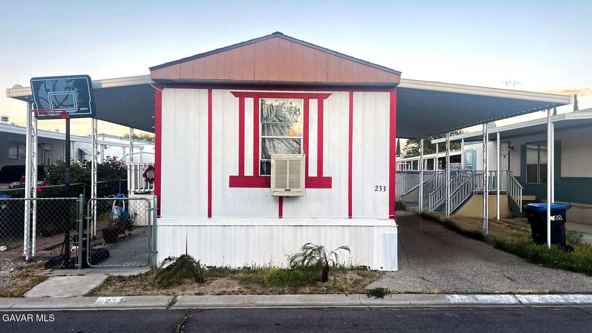 1301 E Avenue I