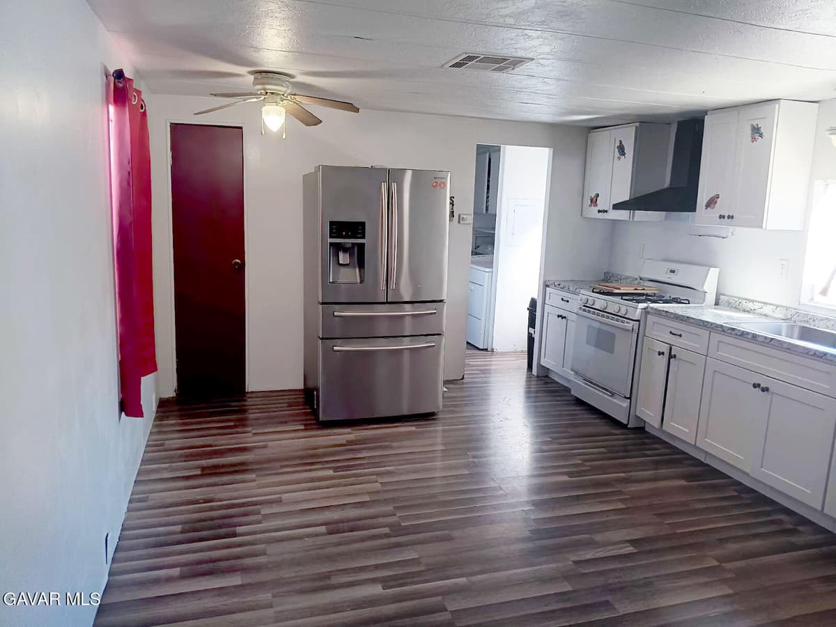 1301 E Avenue I