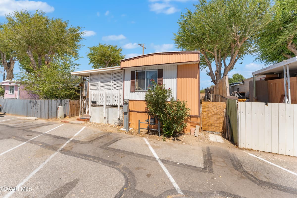 1617 E Avenue I