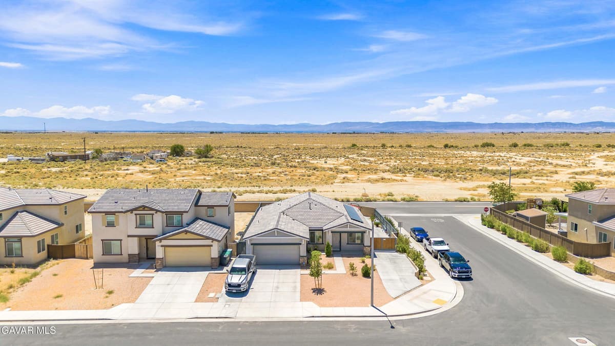 3128 Desert Cloud Avenue