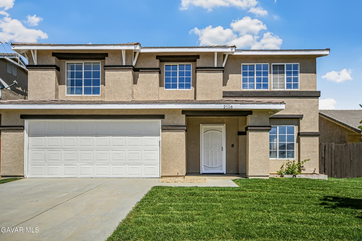2116 Knollwood Court