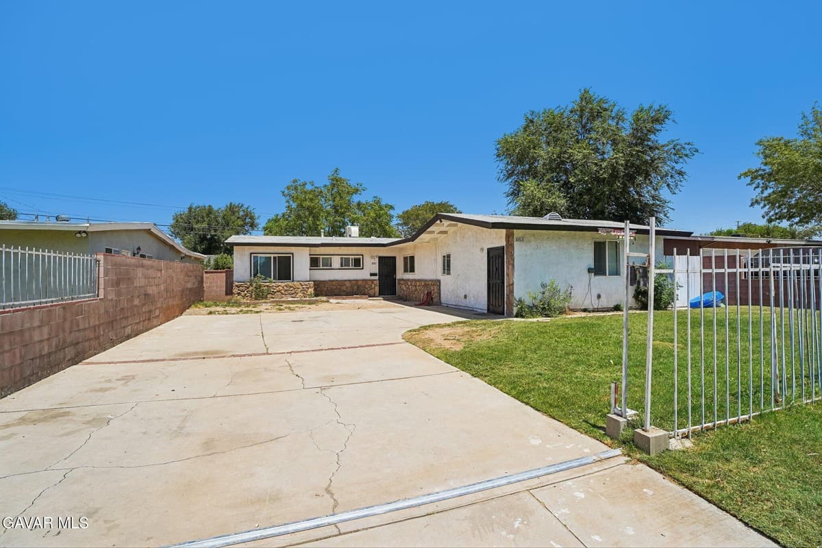 1051 W Avenue J14