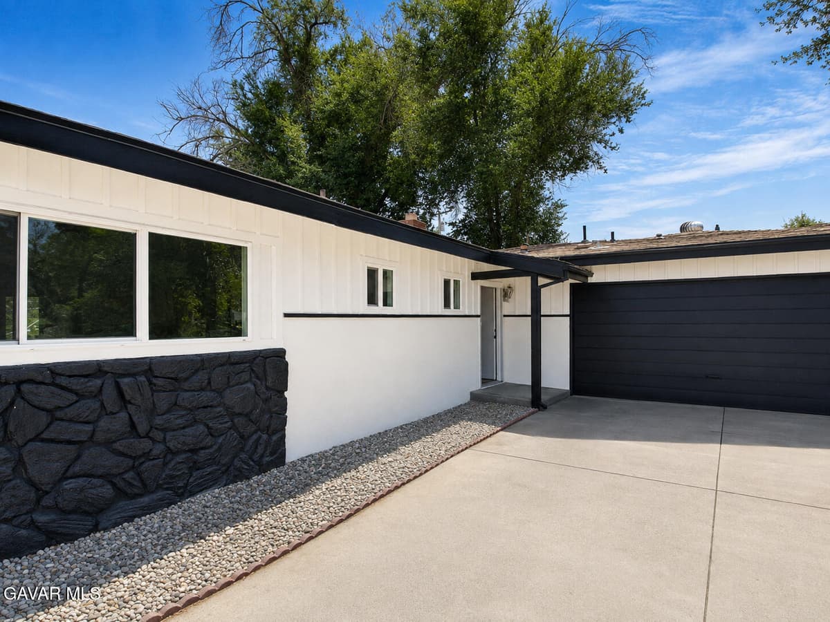 44432 Stanridge Avenue
