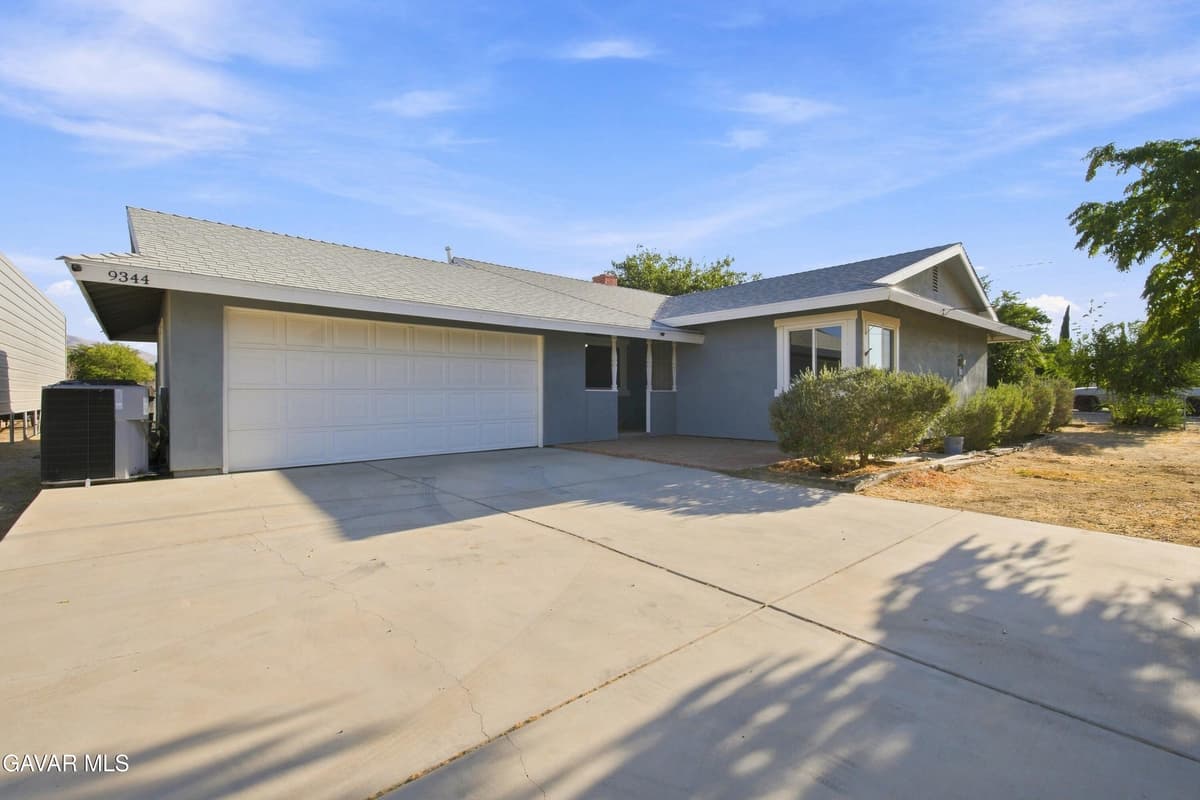 9344 E Avenue T8