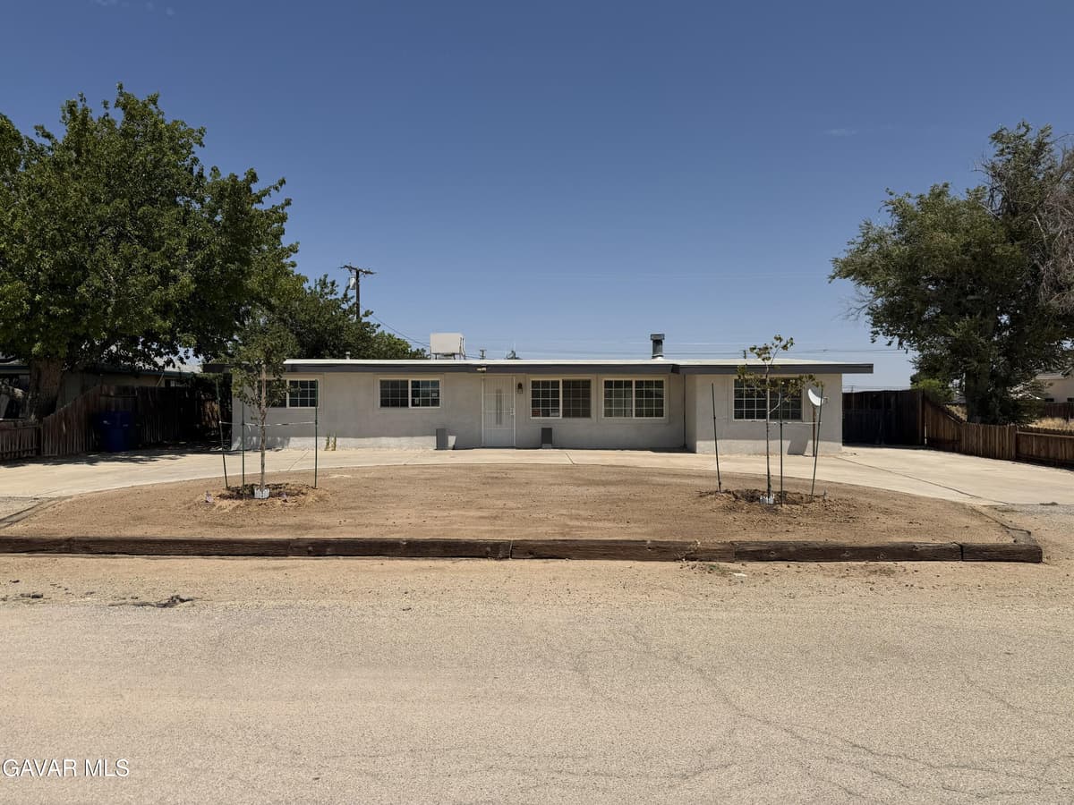 8537 Tamarack Avenue