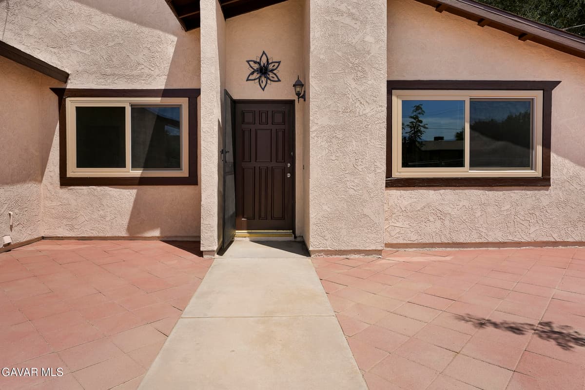 10133 E Avenue R8
