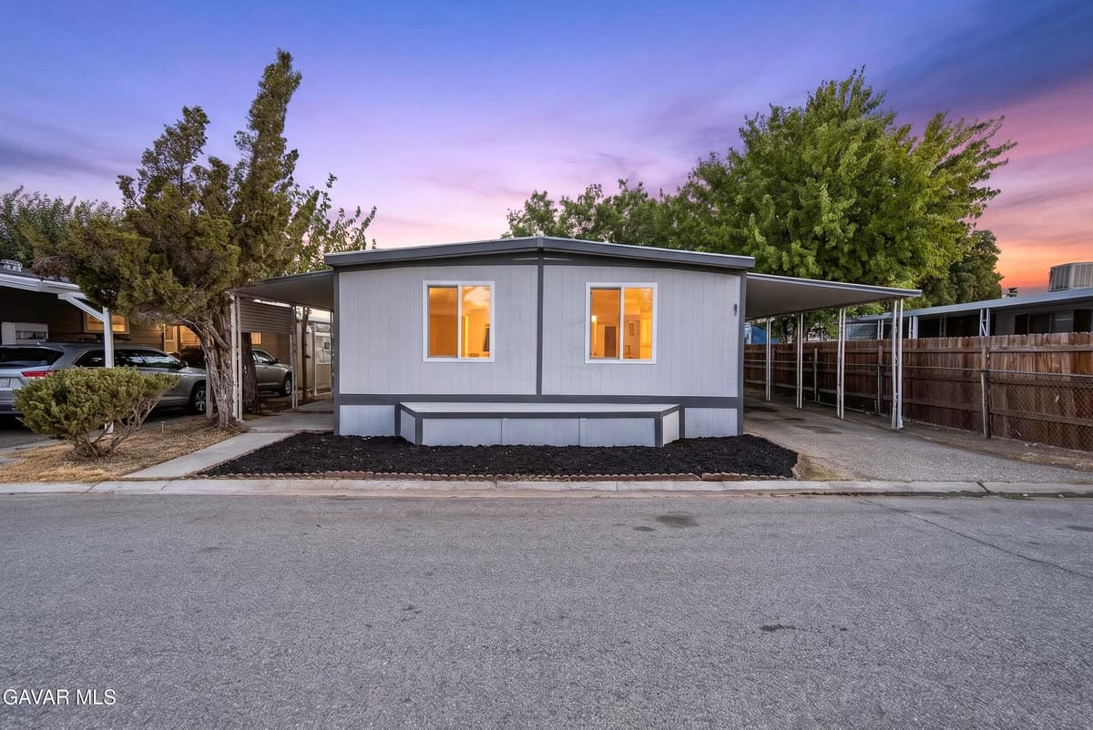 1301 E Ave I