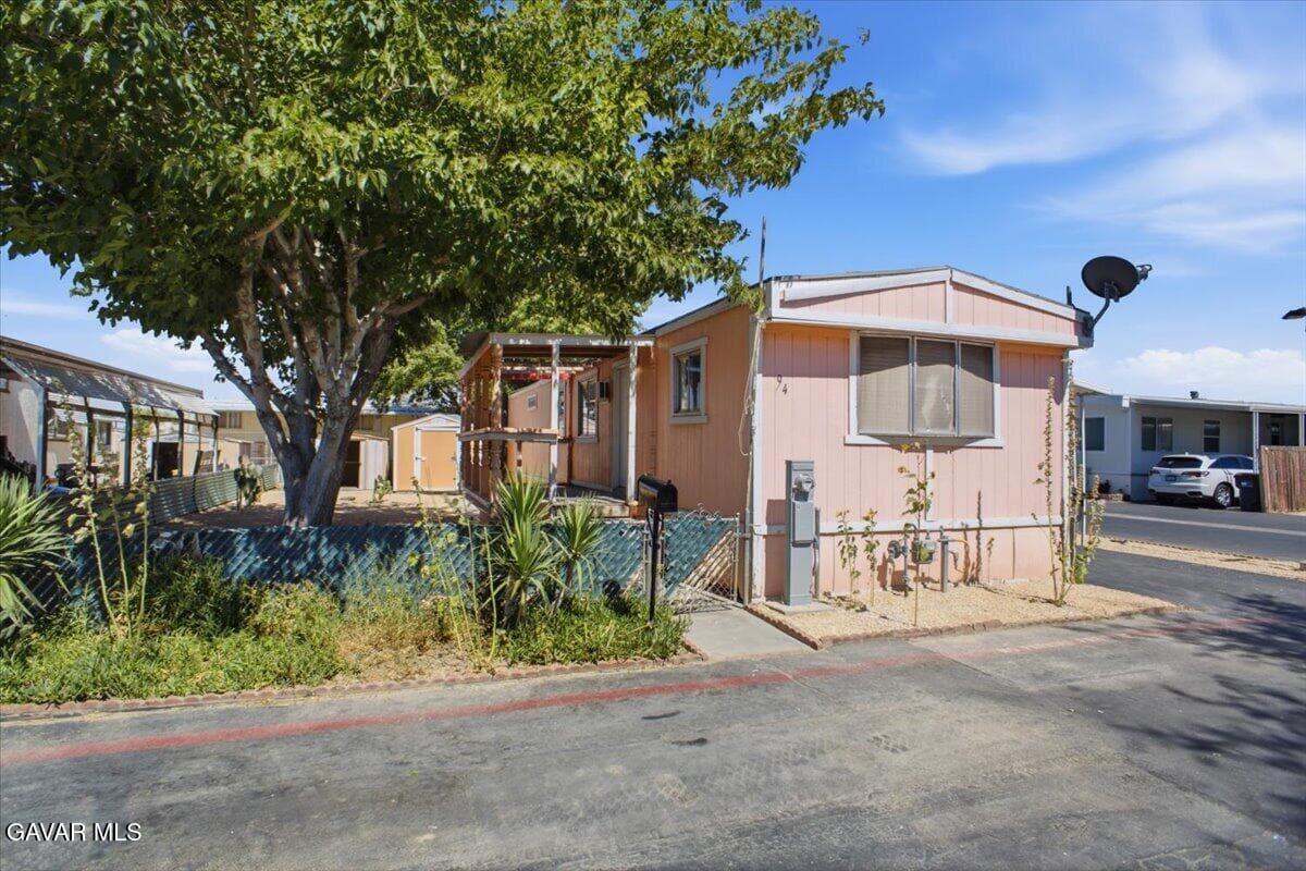 3753 E Avenue I