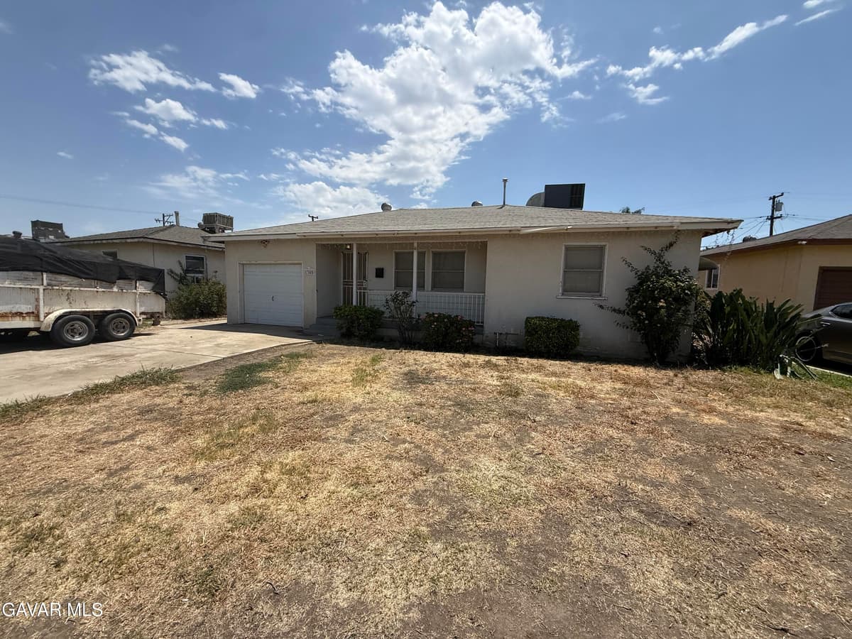 1305 Castaic Avenue